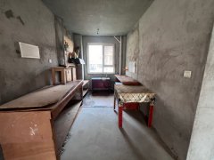 金帝桂都，平地的三楼相当于二楼，毛坯，92平车库34平13万