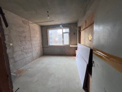 金帝桂都，平地的三楼相当于二楼，毛坯，92平车库34平13万