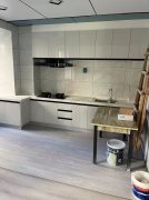 西龙家悦海苑小区，一楼，三室两厅两卫，家具，家电齐全，领包入