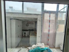 CF楼房出租：丹霞小区一楼带小院70平三室简装修700元每月