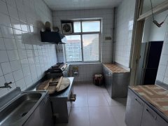 黎明西区，三楼，90平，三居室，带地下室，29.8万