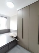 精装修未住，黎明中区6楼两室一厅地暖，送地下室生活便利可贷款