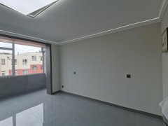 精装修未住，黎明中区6楼两室一厅地暖，送地下室生活便利可贷款