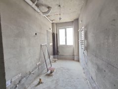 CF于家小区五楼加阁楼218平送小车库毛坯房仅售50万