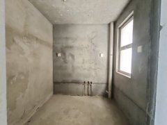 CF万隆国际小区电梯13层有证123平毛坯房仅售32.8万