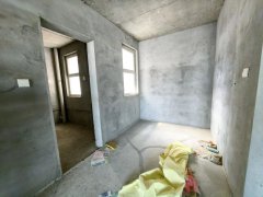 振华 ~万隆国际凤凰层13楼123平 捡大漏32.8万 证全