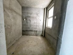 振华 ~万隆国际凤凰层13楼123平 捡大漏32.8万 证全
