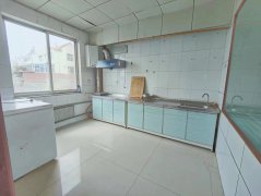 CF楼房出租：黎明中区一楼110平简装修三室700元每月