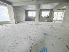 CF鑫水华庭一楼带小院139平四室毛坯房低价出售