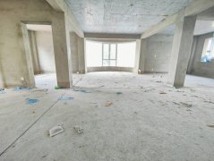 CF鑫水华庭一楼带小院139平四室毛坯房低价出售