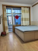 上都苑前面（老技校教师楼），住人2楼（平地起三楼）71平3室
