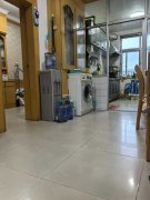 上都苑前面（老技校教师楼），住人2楼（平地起三楼）71平3室