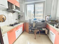 黎明中区2楼边户 三室朝阳 两部空调 精装修家具家电齐全 拎