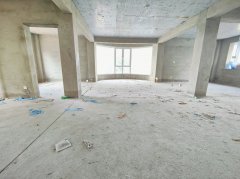 荣成一中鑫水华庭步梯1楼139平带70平院子G