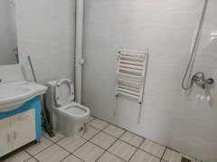 首次出租 海崖小区5楼三室一厅 家具家电齐全拎包入住生活便利