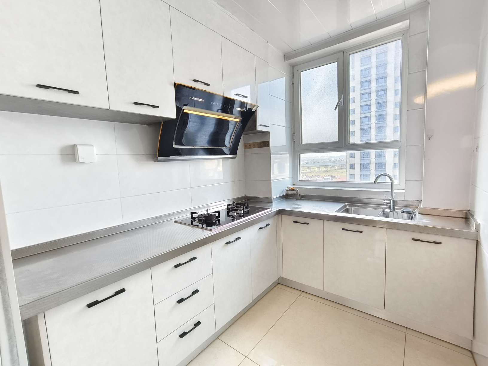 哥尔电子附近 荷南社区电梯房8楼 两室一厅精装修配套齐全 哥尔电子附近 荷南社区电梯房8楼 两室一厅精装修配套齐全