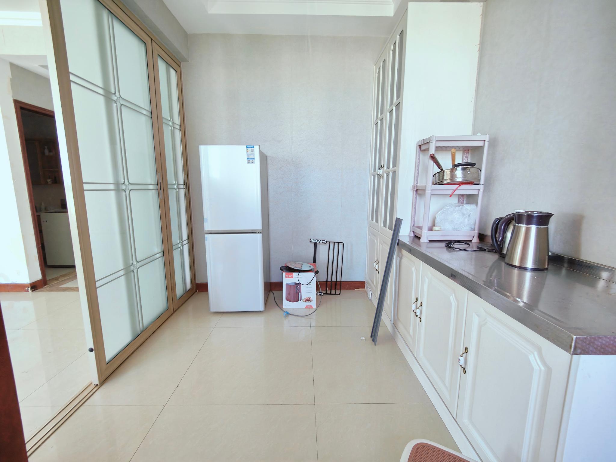 室内可看海和湖 捡漏59.8万 十里河电梯房9楼105平精装 室内可看海和湖 捡漏59.8万 十里河电梯房9楼105平精装