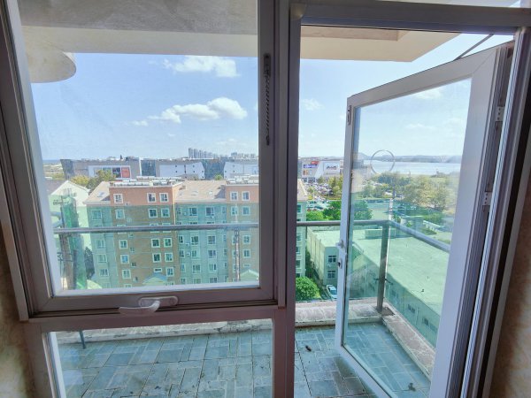 室内可看海和湖 捡漏59.8万 十里河电梯房9楼105平精装 室内可看海和湖 捡漏59.8万 十里河电梯房9楼105平精装