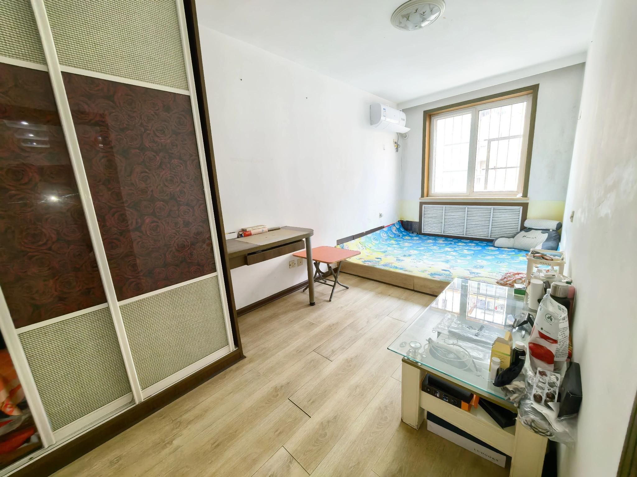 2008年 刘家小区 125平 3室2卫 精装 有南向车库  2008年 刘家小区 125平 3室2卫 精装 有南向车库