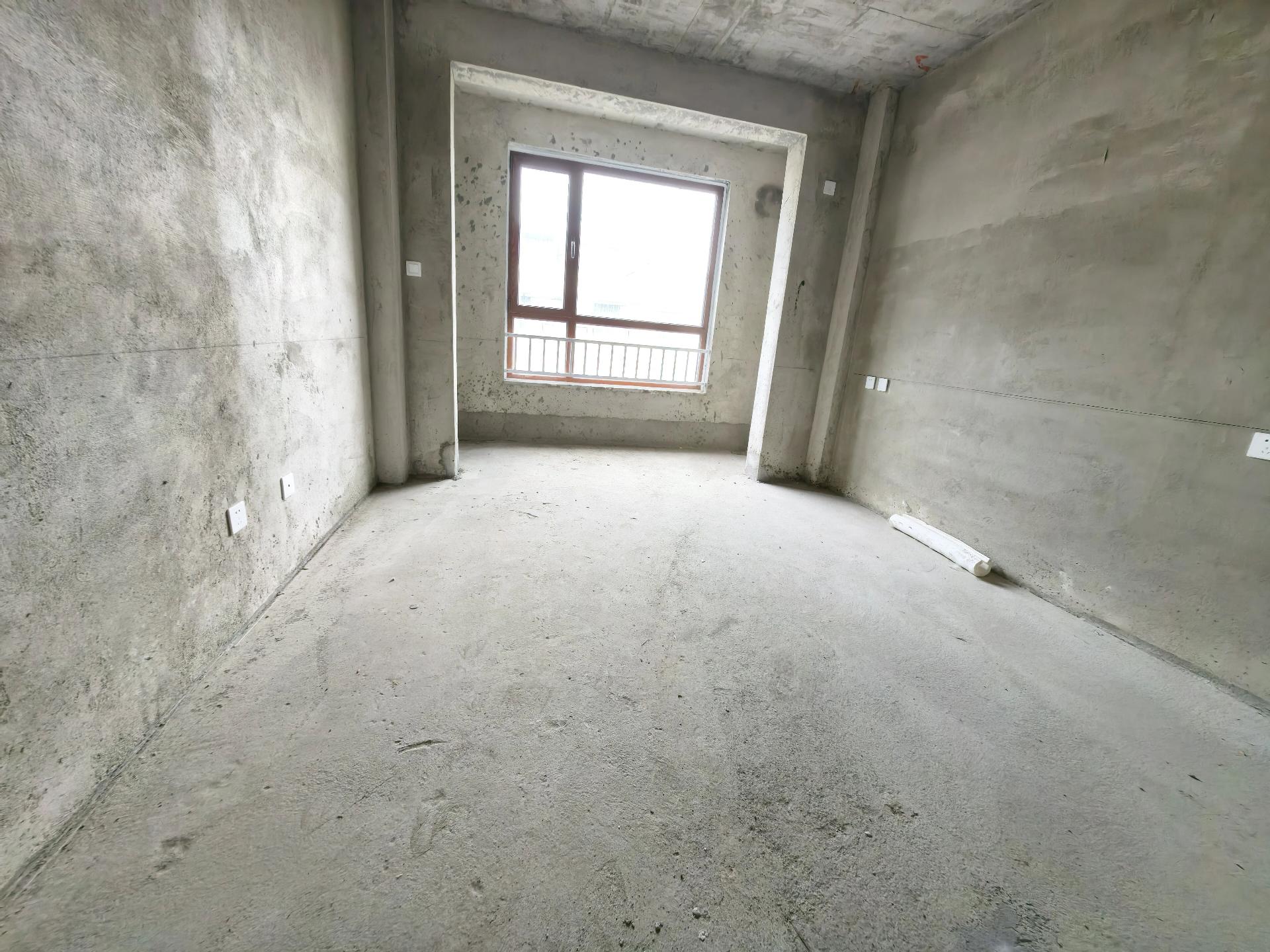 悦湖湾别墅 电梯上叠拼214平 送80平大露台 视野好 证全 悦湖湾别墅 电梯上叠拼214平 送80平大露台 视野好 证全