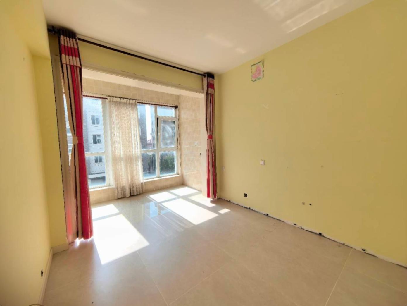 带南向车库。 东上雅郡框架2楼131平 精装 南客厅 2阳台 带南向车库。 东上雅郡框架2楼131平 精装 南客厅 2阳台