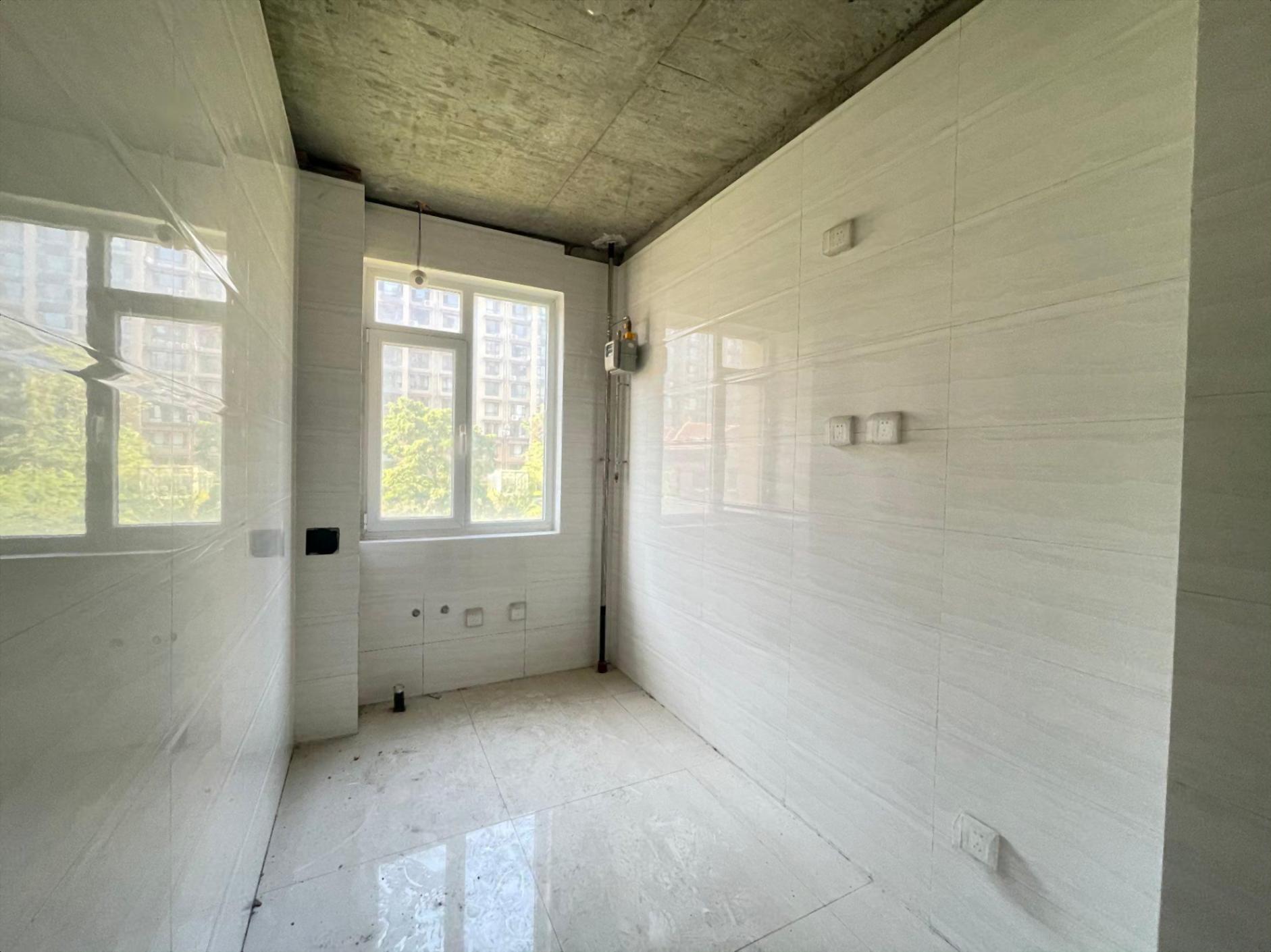 捡漏仅89万 !清华园 电梯房 145平 简装未住 位置好 捡漏仅89万 !清华园 电梯房 145平 简装未住 位置好