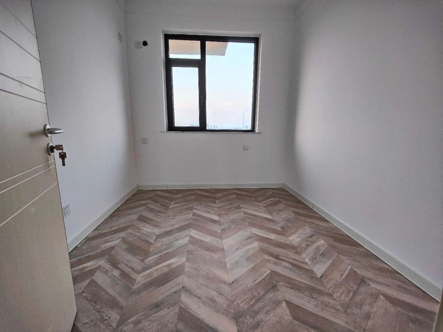 悦湖湾电梯 6楼 108平 精装未住 南厅 3卧 便宜!证全 悦湖湾电梯 6楼 108平 精装未住 南厅 3卧 便宜!证全