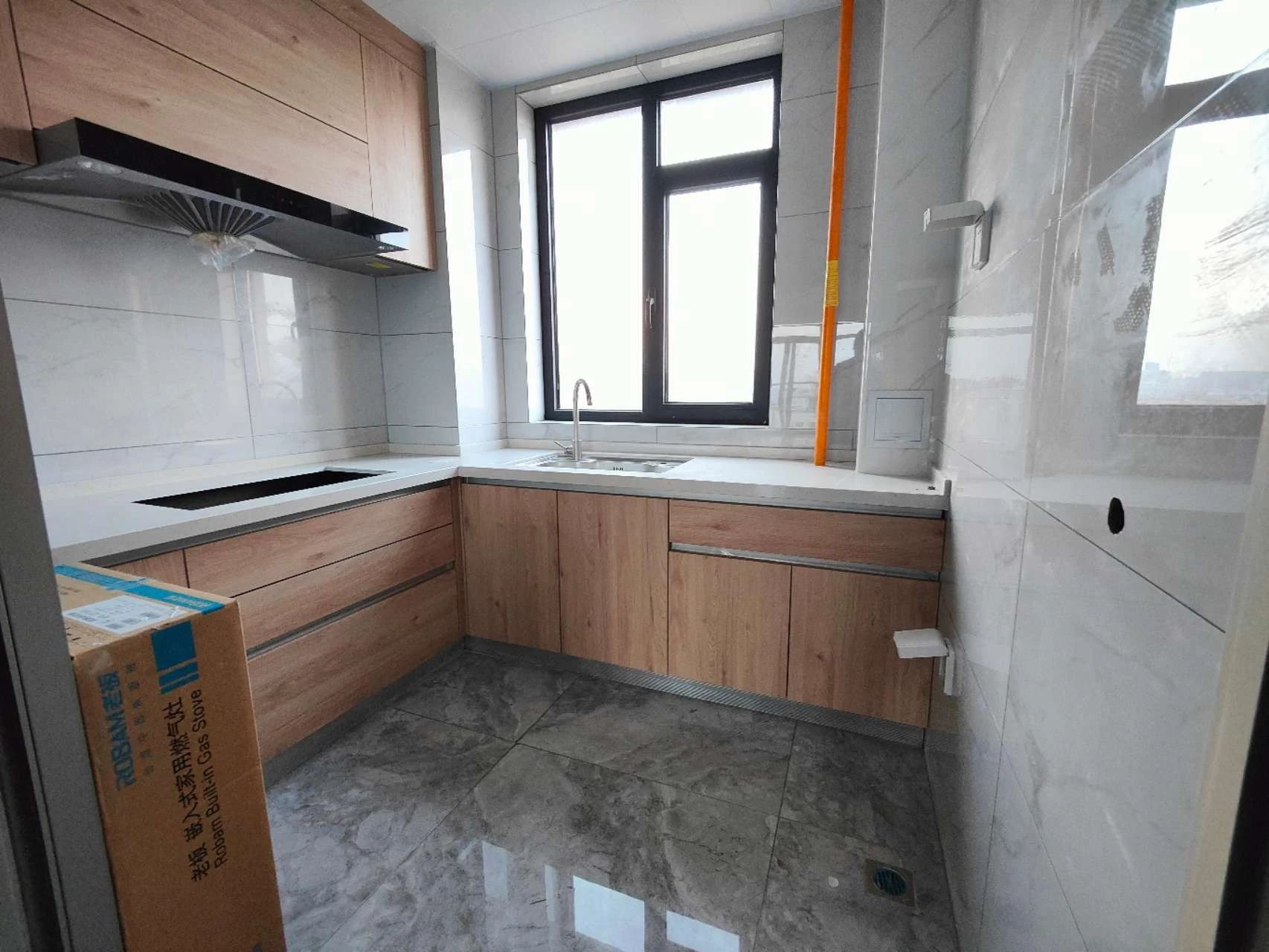 悦湖湾电梯 6楼 108平 精装未住 南厅 3卧 便宜!证全 悦湖湾电梯 6楼 108平 精装未住 南厅 3卧 便宜!证全