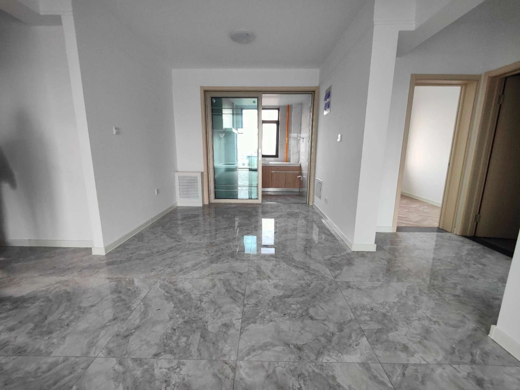 悦湖湾电梯 6楼 108平 精装未住 南厅 3卧 便宜!证全 悦湖湾电梯 6楼 108平 精装未住 南厅 3卧 便宜!证全