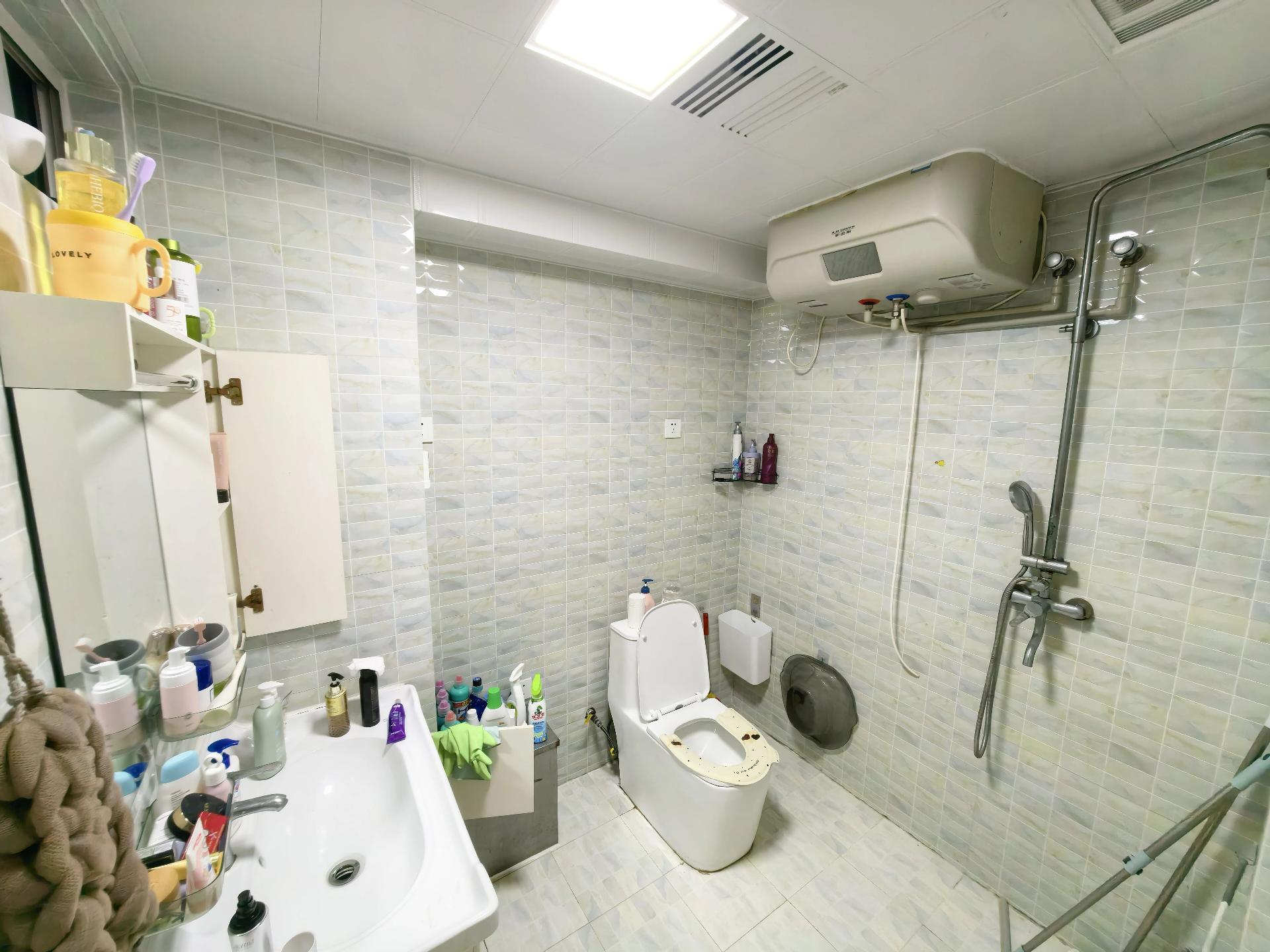 华悦新城北区 框架 3楼 81平 3卧室 精装保持好 有车库 华悦新城北区 框架 3楼 81平 3卧室 精装保持好 有车库