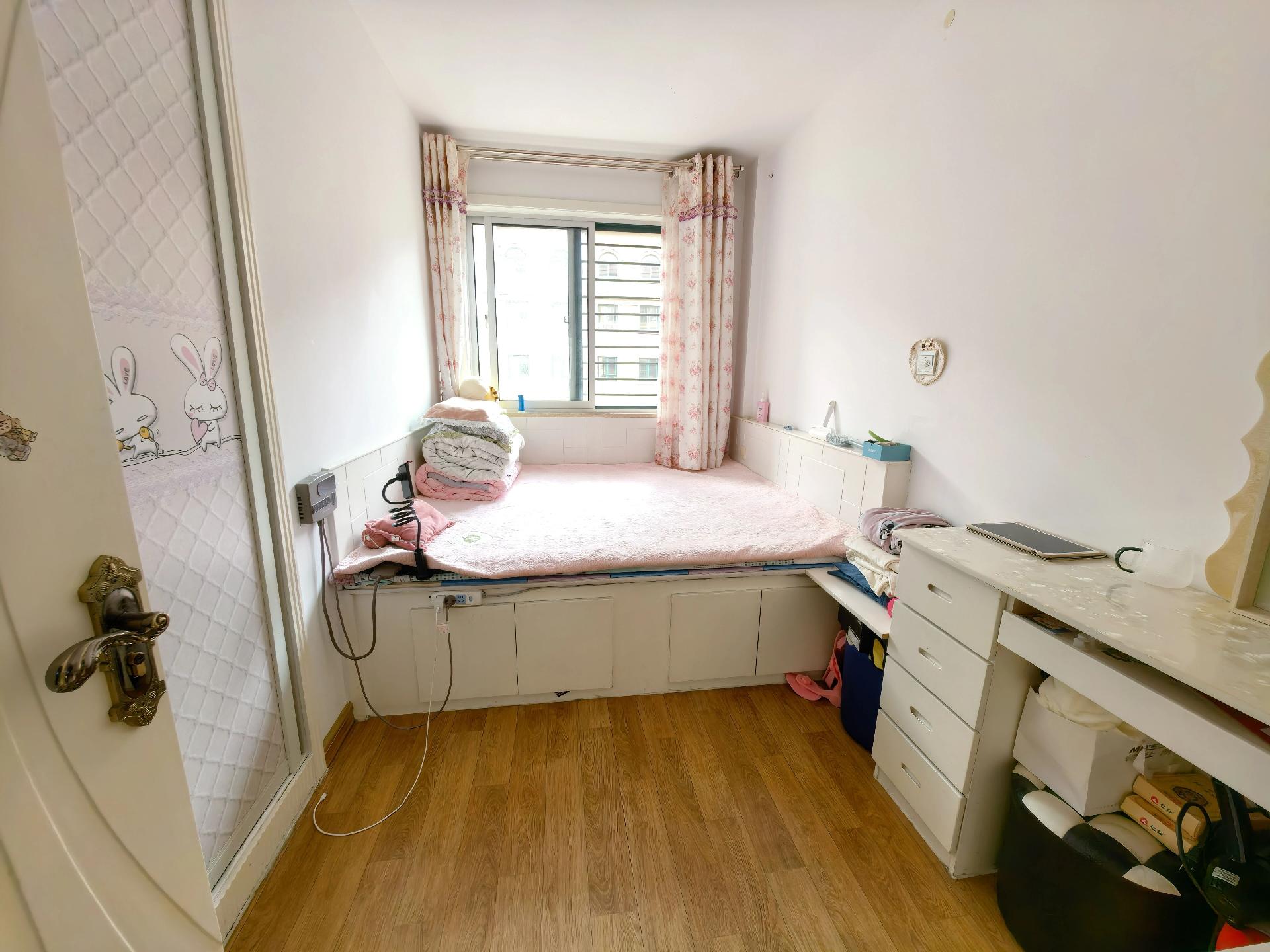 华悦新城北区 框架 3楼 81平 3卧室 精装保持好 有车库 华悦新城北区 框架 3楼 81平 3卧室 精装保持好 有车库