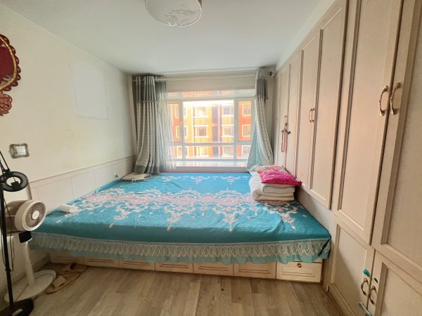 爱家花园,三楼,87平,南客厅,南北卧室,精装,带地下室 爱家花园,三楼,87平,南客厅,南北卧室,精装,带地下室