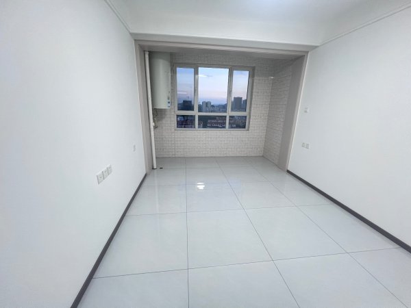 荣盛小区,14楼,精装,三居室,带地下室没住 荣盛小区,14楼,精装,三居室,带地下室没住