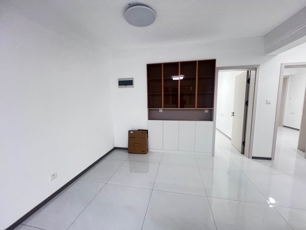 荣盛小区,14楼,精装,三居室,带地下室没住 荣盛小区,14楼,精装,三居室,带地下室没住