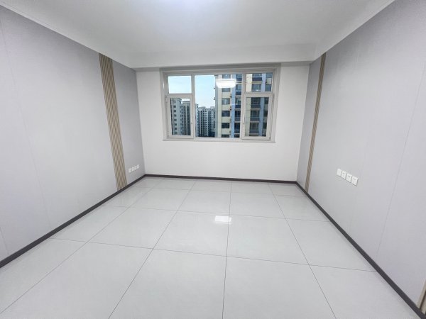 荣盛小区,14楼,精装,三居室,带地下室没住 荣盛小区,14楼,精装,三居室,带地下室没住