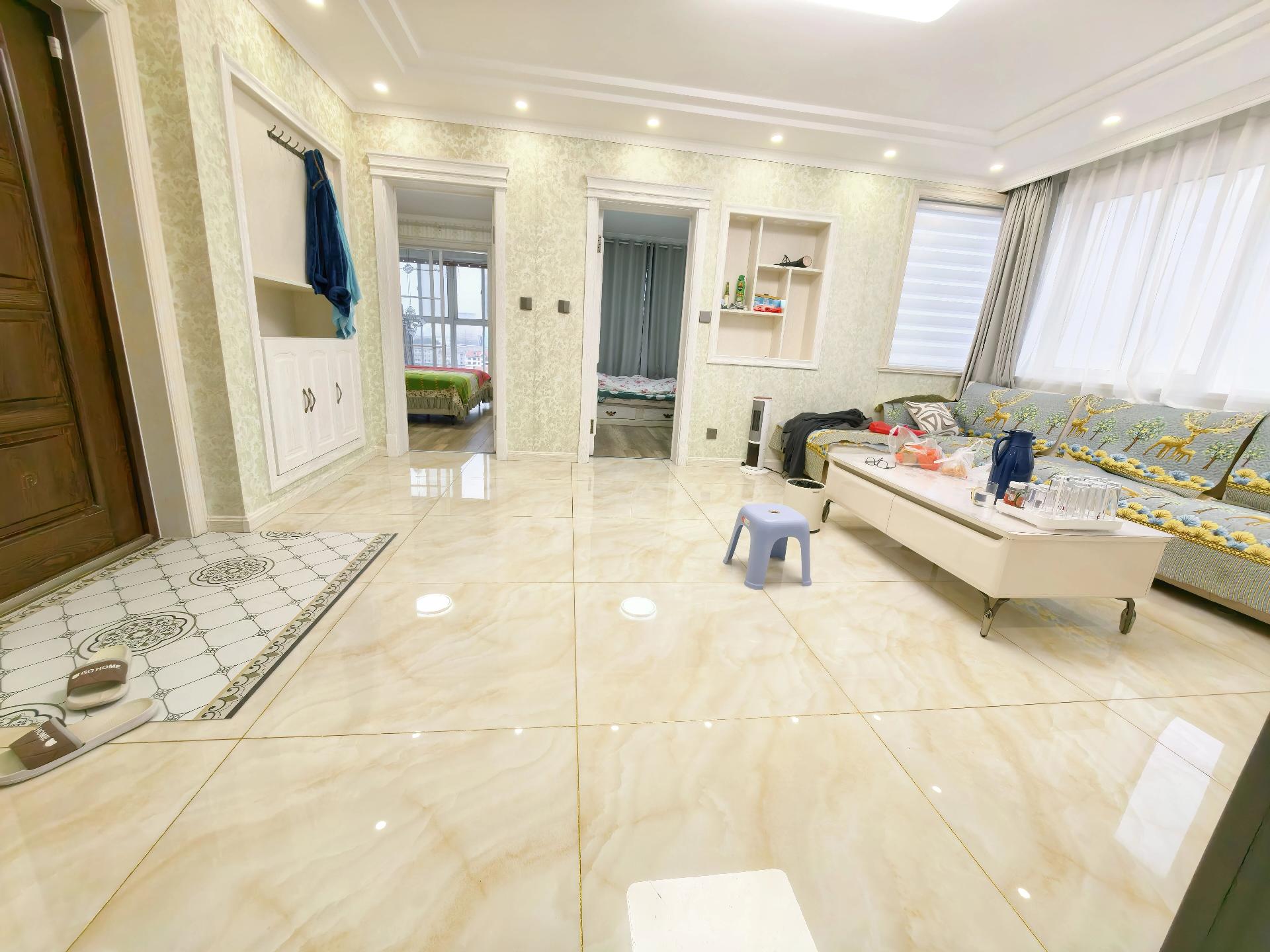 大润发 现代精装婚房!电梯11楼 85平 厅带大窗 s 大润发 现代精装婚房!电梯11楼 85平 厅带大窗 s