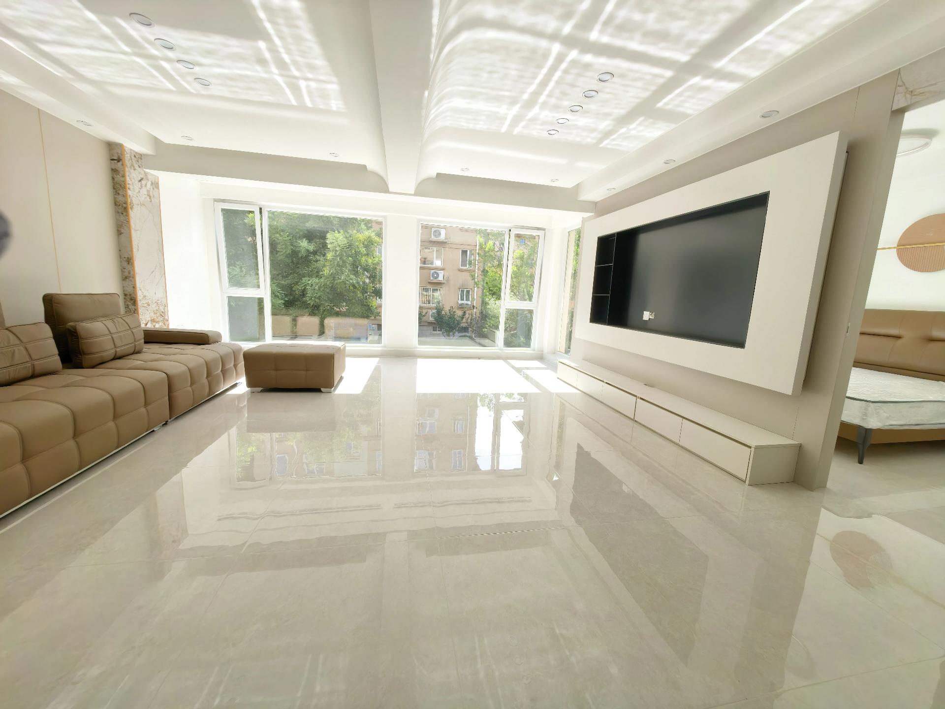 品质婚房未住!成山御苑1楼112平 南向大客厅 3室 落地窗 品质婚房未住!成山御苑1楼112平 南向大客厅 3室 落地窗