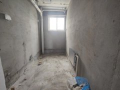 降！带大院！三环鑫水华庭1楼139平 可做4室 2卫 毛坯