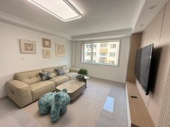 曙光东区二楼126.97平三室现代品牌精装带地下室69.8万