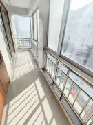 成山奥苑2楼东边户 113平三室朝阳家具家电齐全 拎包入住