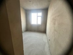 富润苑，二楼，126平，毛坯，三室朝阳，带地下室，带车库