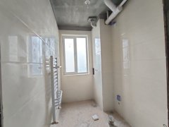CF南荣小区电梯6楼81平毛坯房两室仅须32.8万