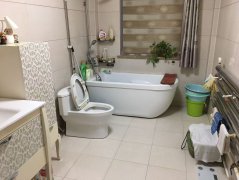 冠岭东区框架一楼175平三室两卫精装家具家电齐全吉屋首租