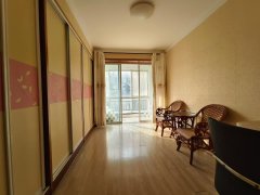 出租成山奥苑二楼116平带车库，三室