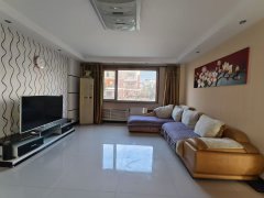 出租成山奥苑二楼116平带车库，三室