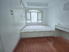 三环玫瑰园1楼110 带大院！ 带中 央空调 精装未住南厅