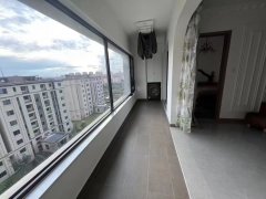 中骏世界城洋房8楼135平4室2卫精装