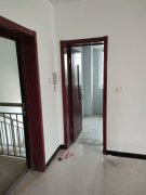 石岛客运站东150米路南，130平三卧两卫，5楼无对门，大车