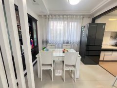 79.8万成山奥园一楼126平三室精装可拎包