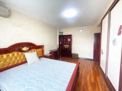 成山奥苑4楼边户169平三室两卫拎包入住G